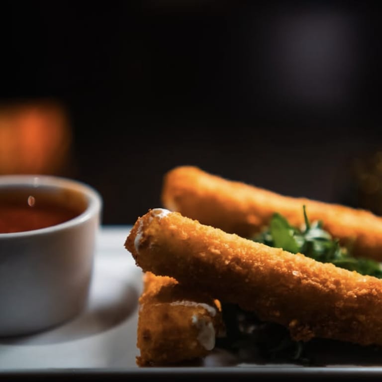 Delicious Mozzarella Sticks: A Crowd Favorite
